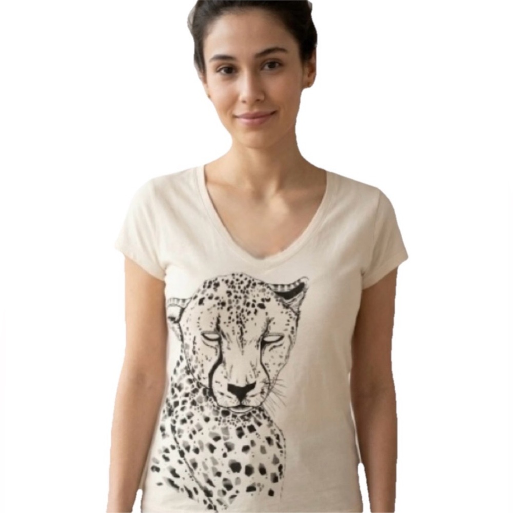 Key Closet White Leopard Graphic Women’s Tee Size Small